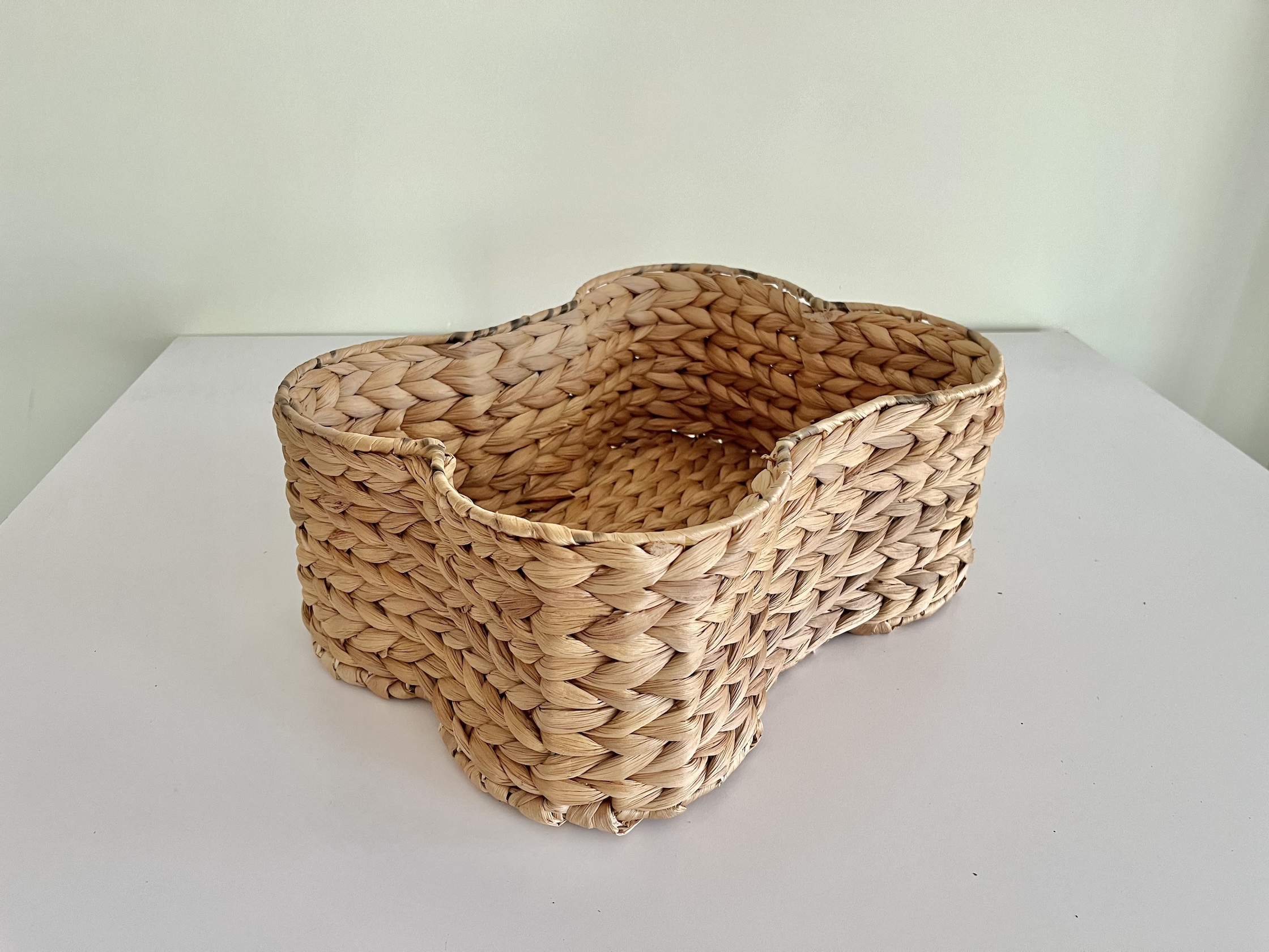 The Hyacinth Pet Bed