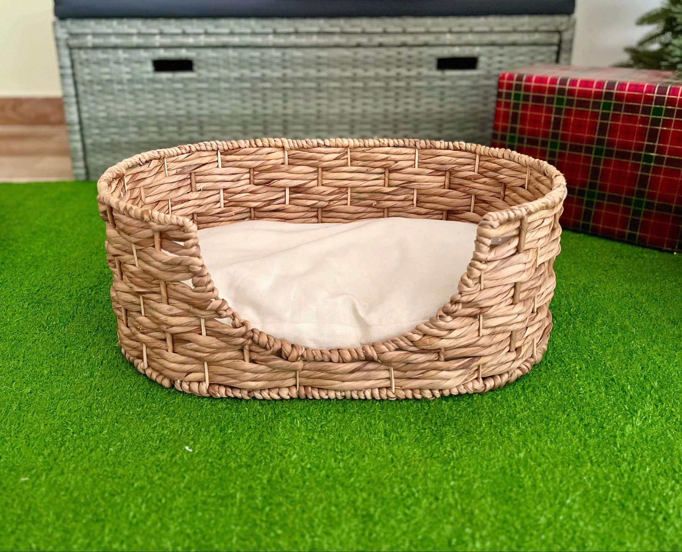 The Oval Hyacinth Pet Bed