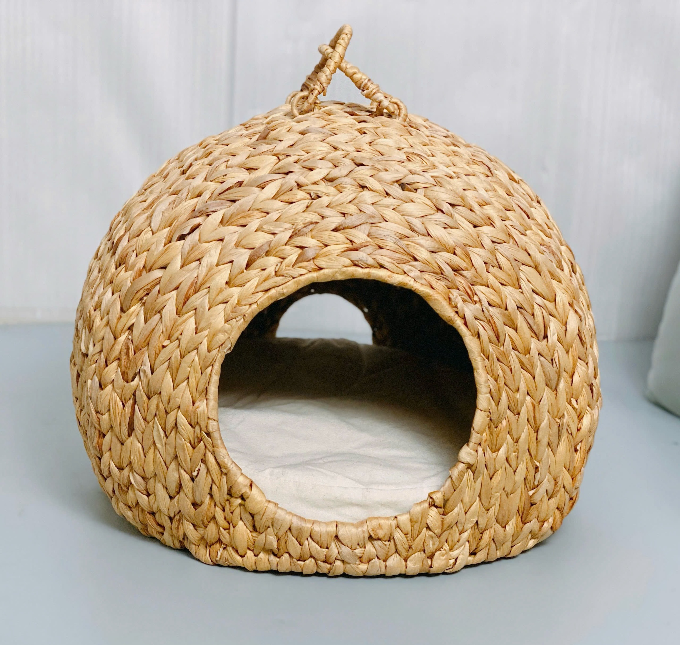 The Round Hyacinth Pet Bed