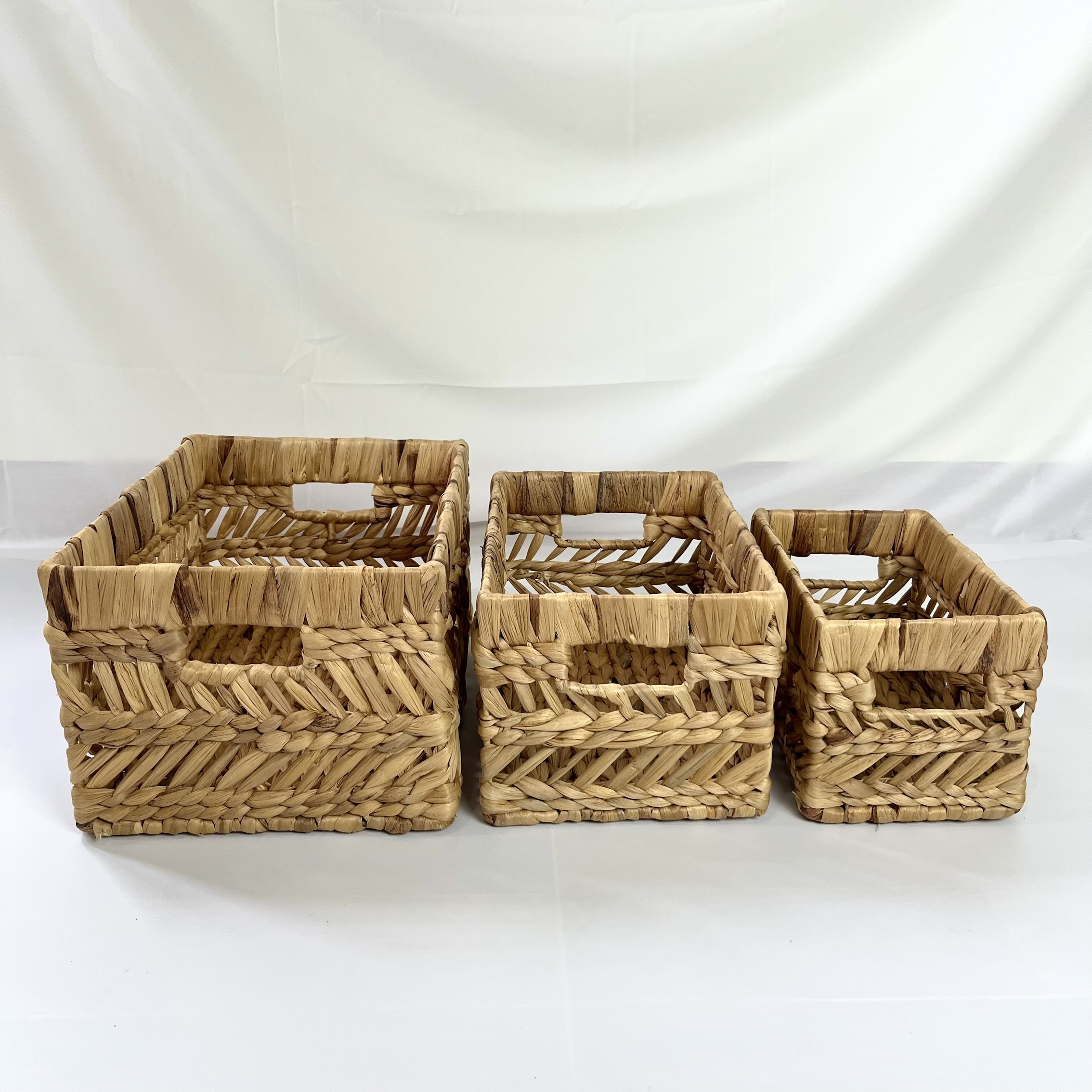 Set of 3 Hyacinth Baskets, Hole Handle