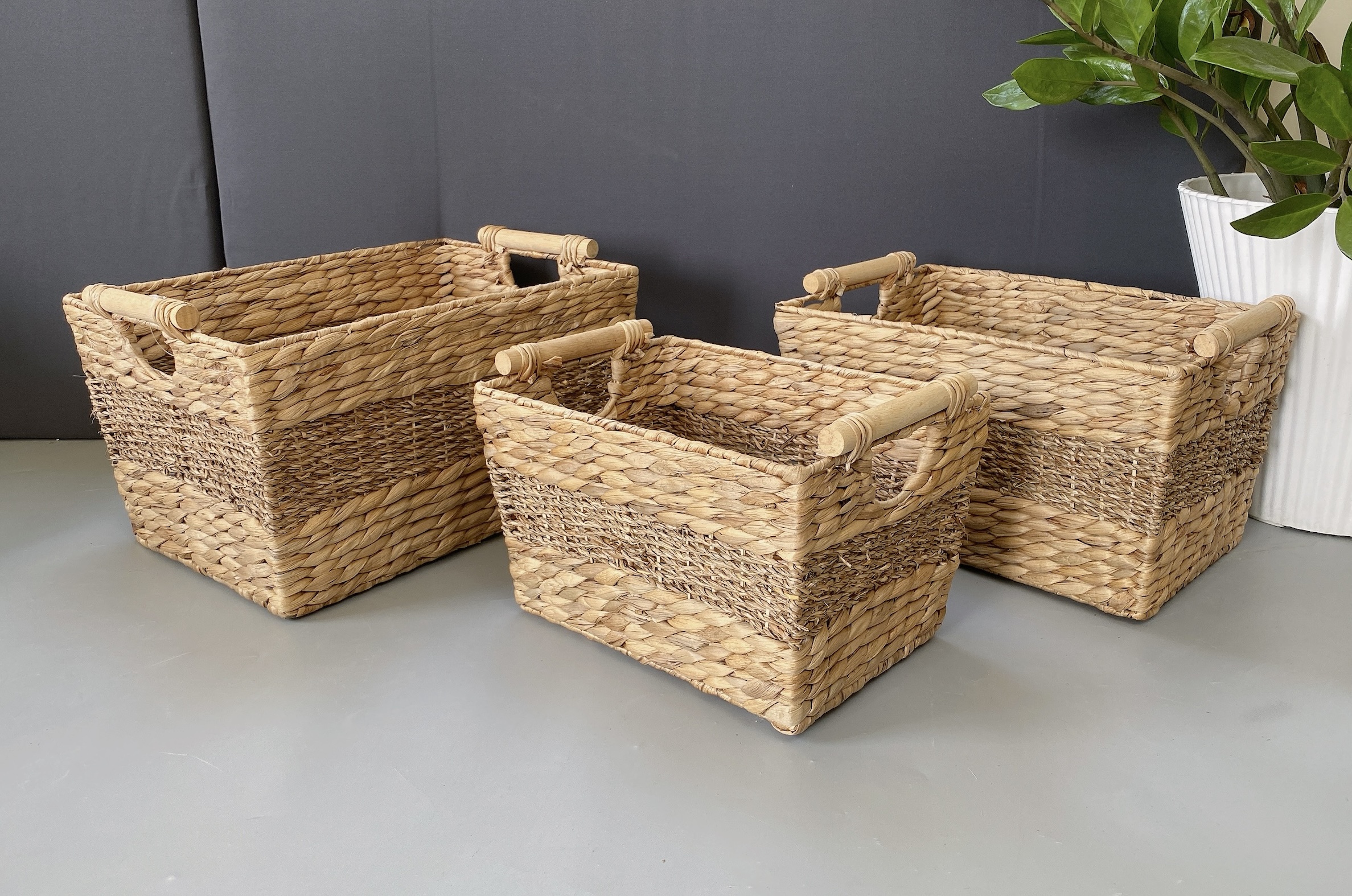 Set of 3 Hyacinth Baskets, Mix Seagrass, Wood Handles