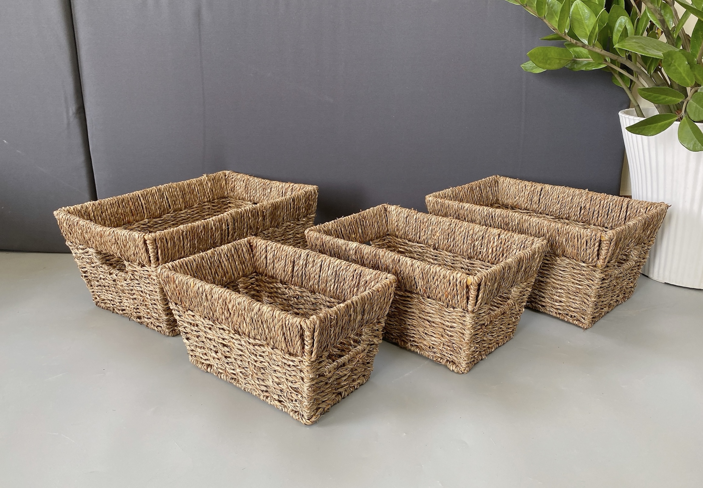 Set of 4 Seagrass Baskets, Hole Handle